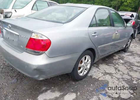 2005 Toyota Camry Xle V6 z USA, uszkodzony, nr VIN 4T1BF30K95U615250